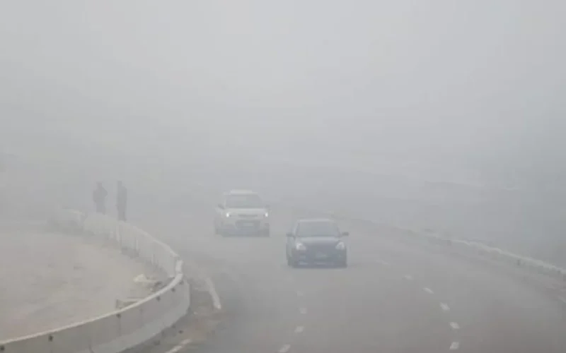 تحذير للمسافرين.. كثافة الشبورة واستقرار درجات الحرارة في طقس الثلاثاء المقبل